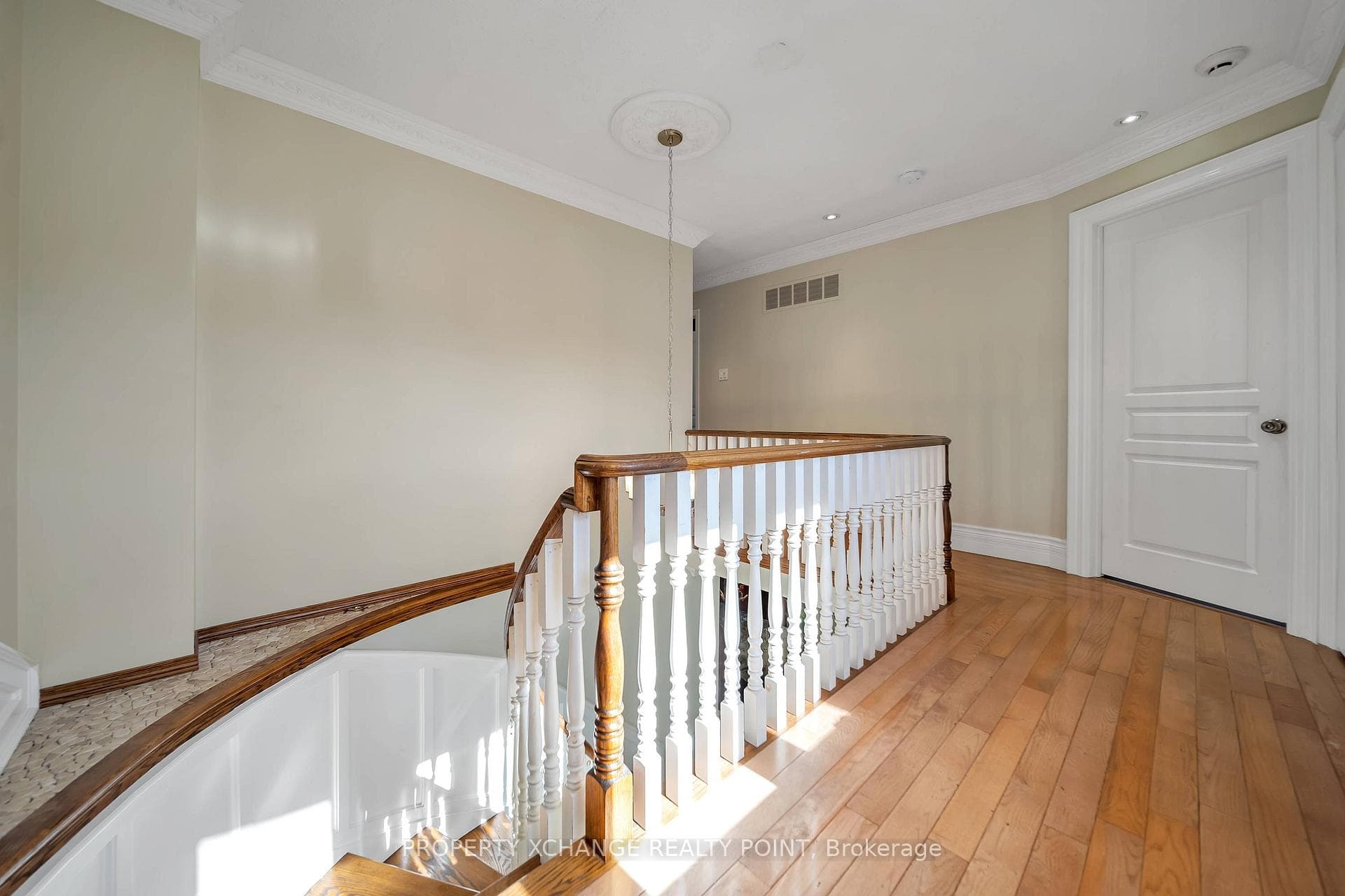 54 Longfellow Court photo 22