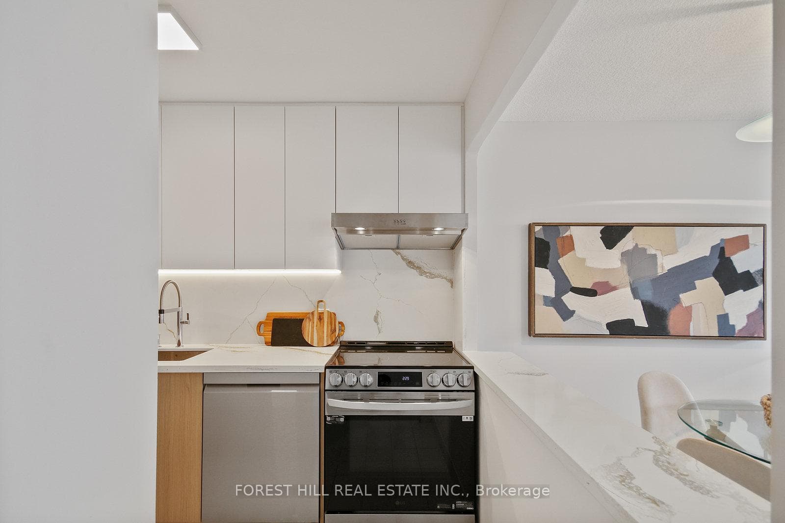 914 Yonge Street Unit 1604 photo 6