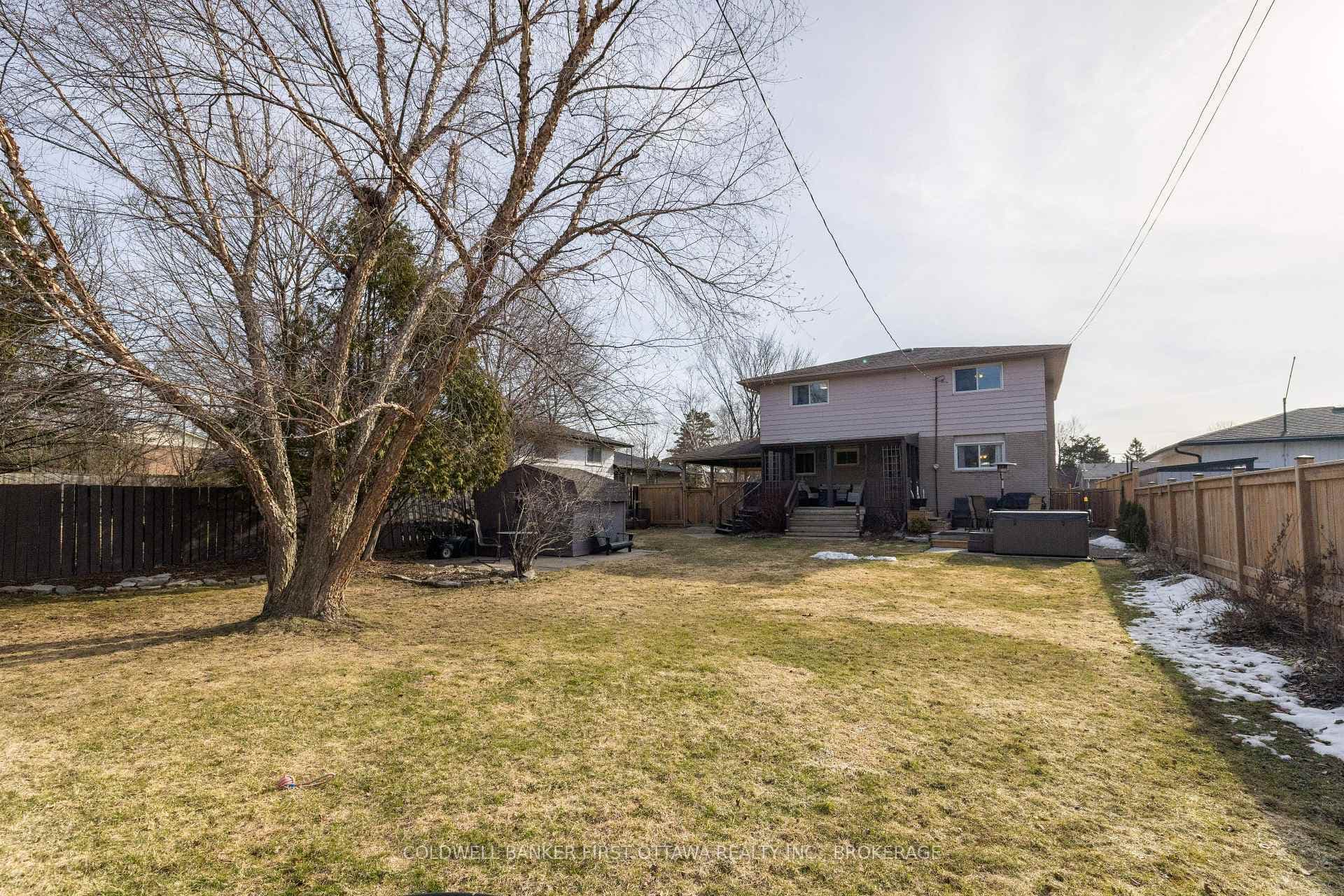 695 Laidlaw Crescent photo 37