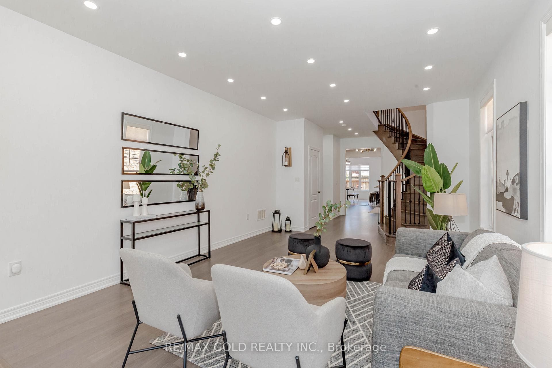 466 Terrace Way photo 4