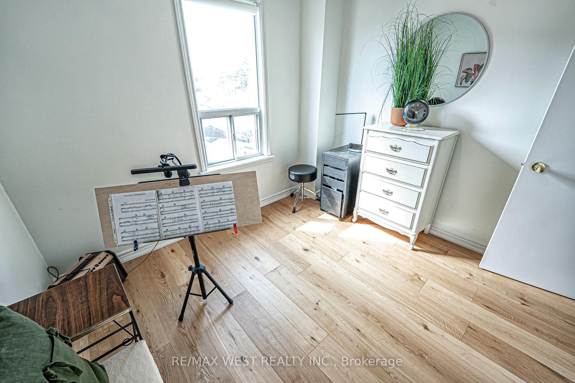1166 Dufferin Street photo 22