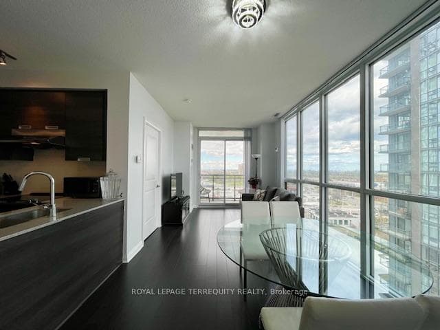 Kitchen/Dining Areas