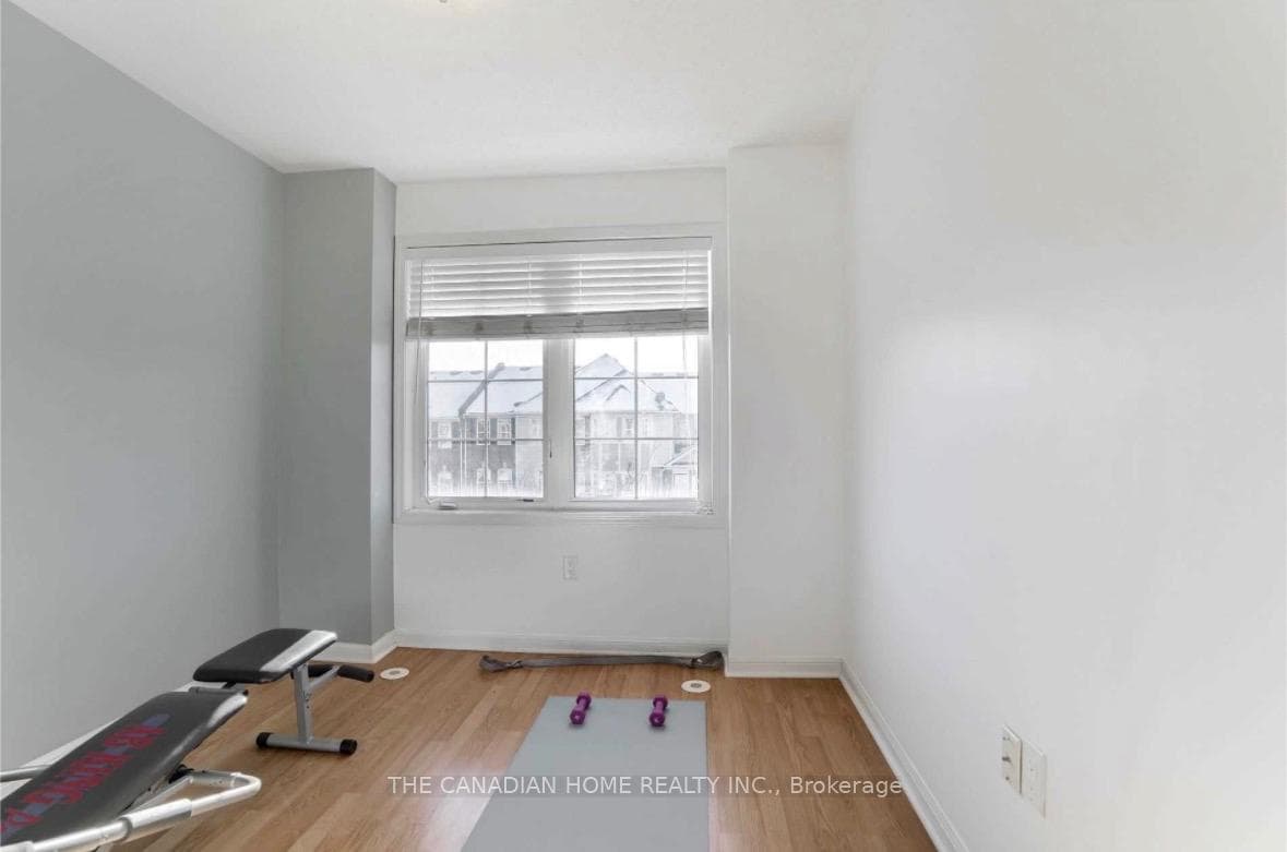929 Deverell Place photo 12