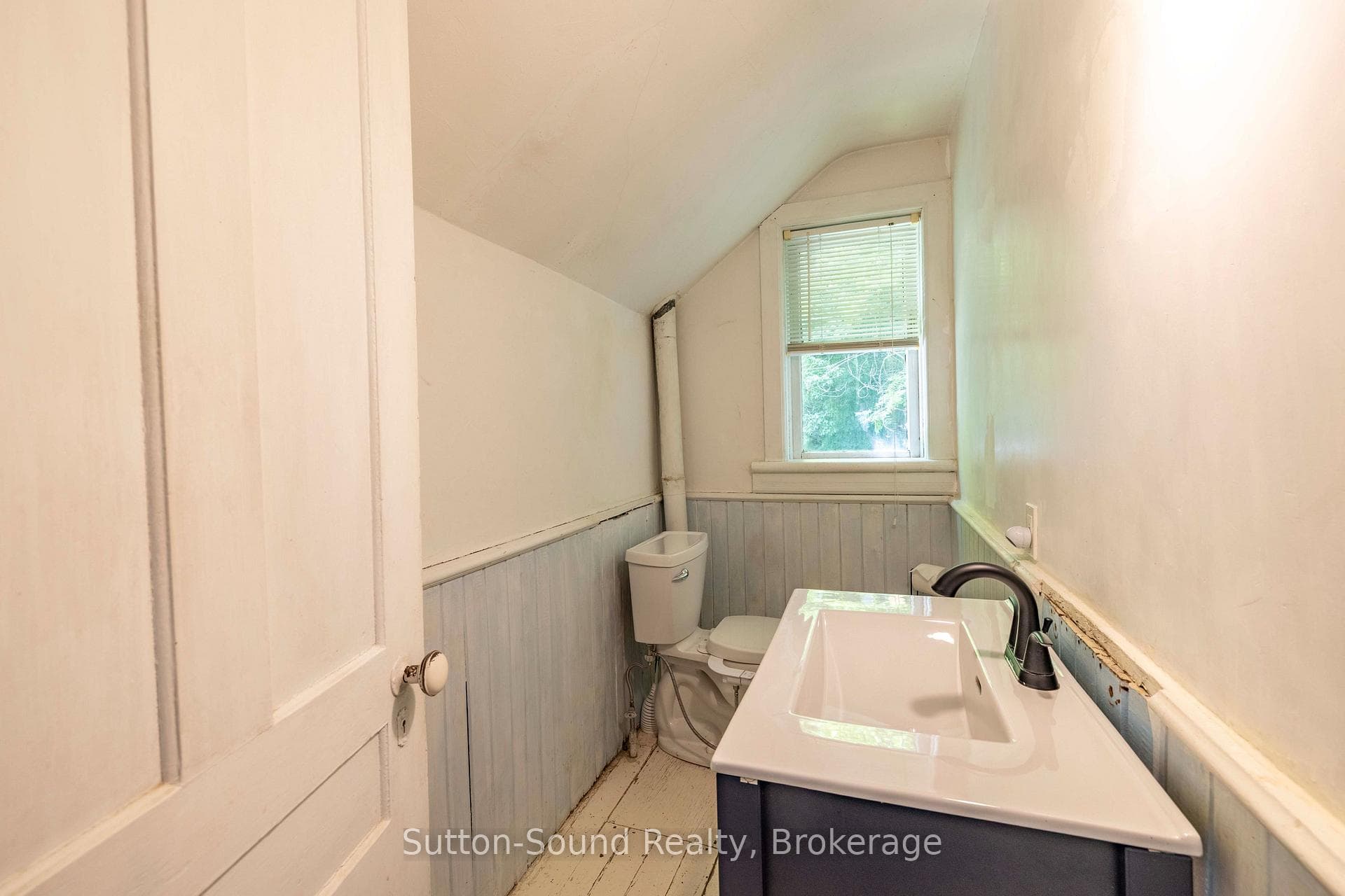 2 Pc Powder Room