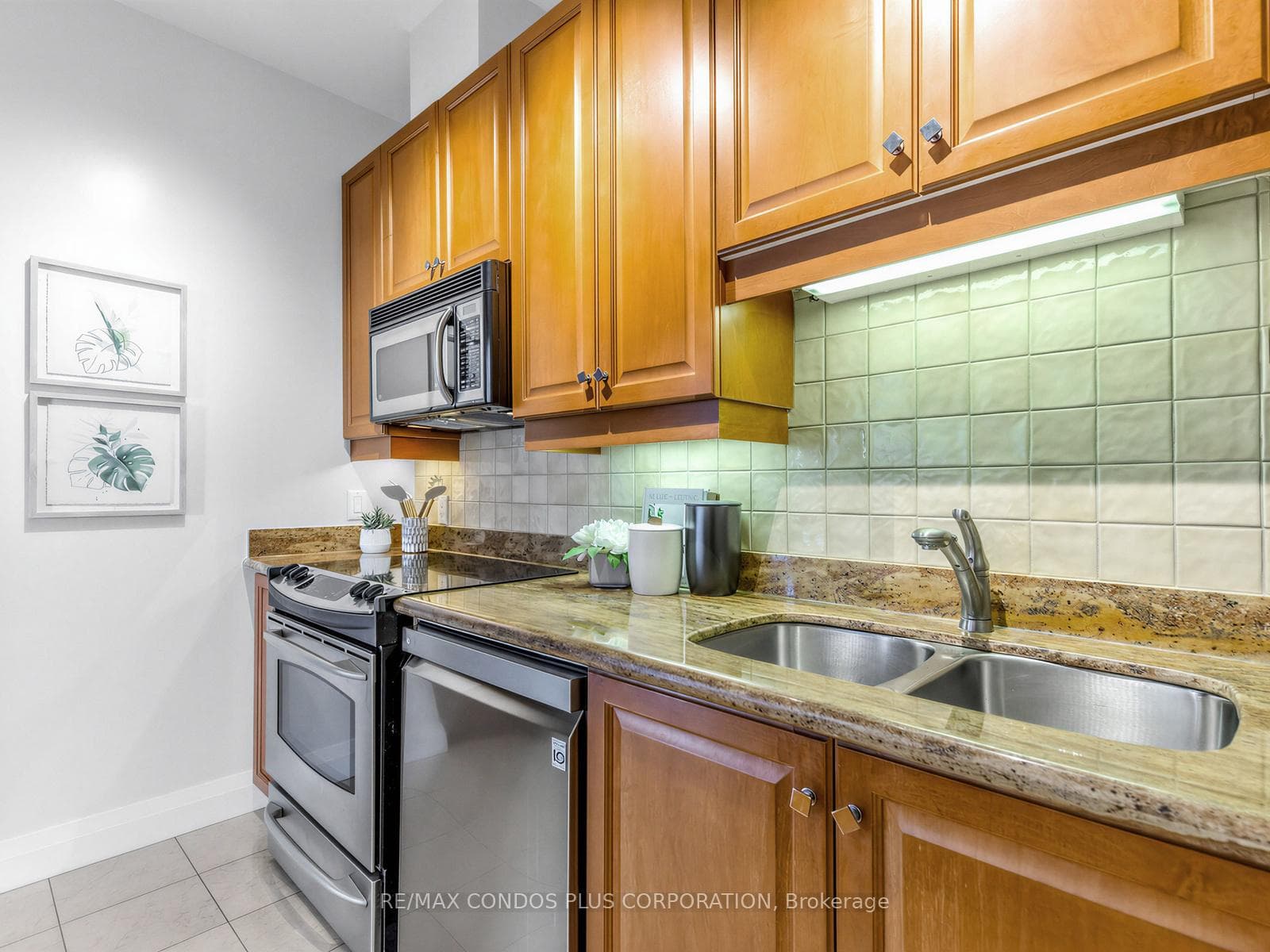 208 Queens Quay Unit PH2 photo 16