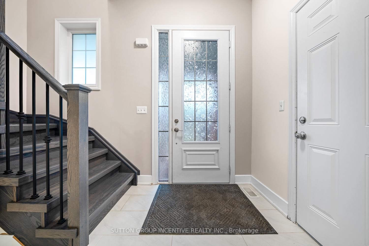 105 COLLIER Crescent photo 4