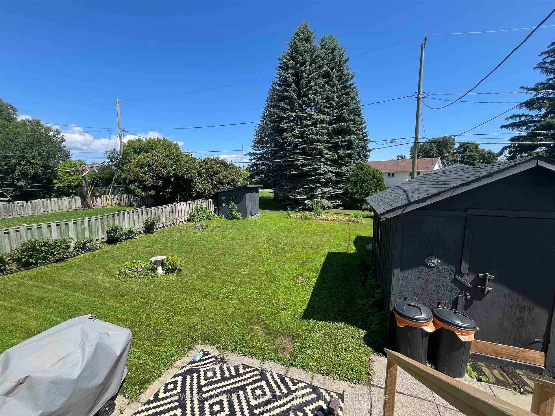 2615 Woodlawn Avenue photo 4