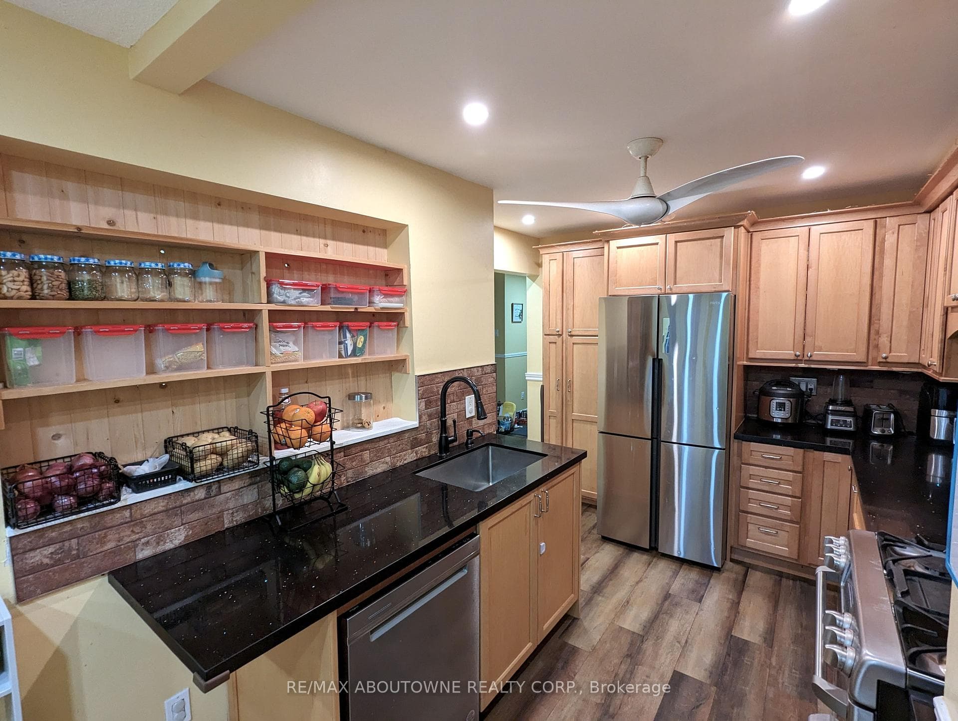 1 Royalwood Court Unit 66 photo 18