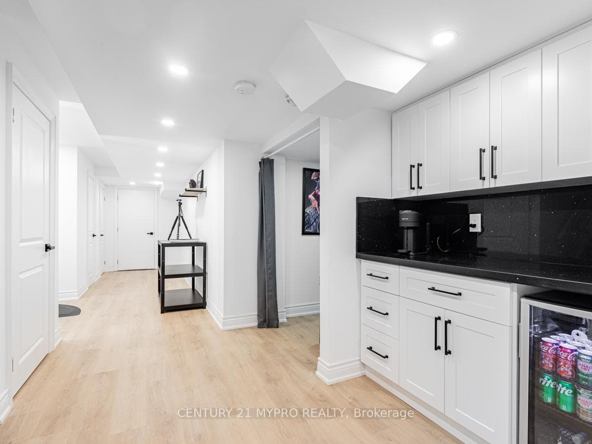 142 Fortis Crescent photo 25