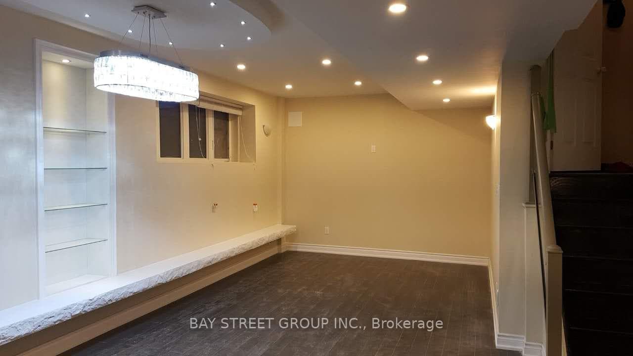 209 Kentland Street photo 7