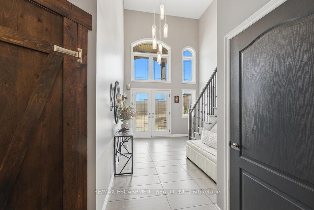 64 Onyx Court photo 4