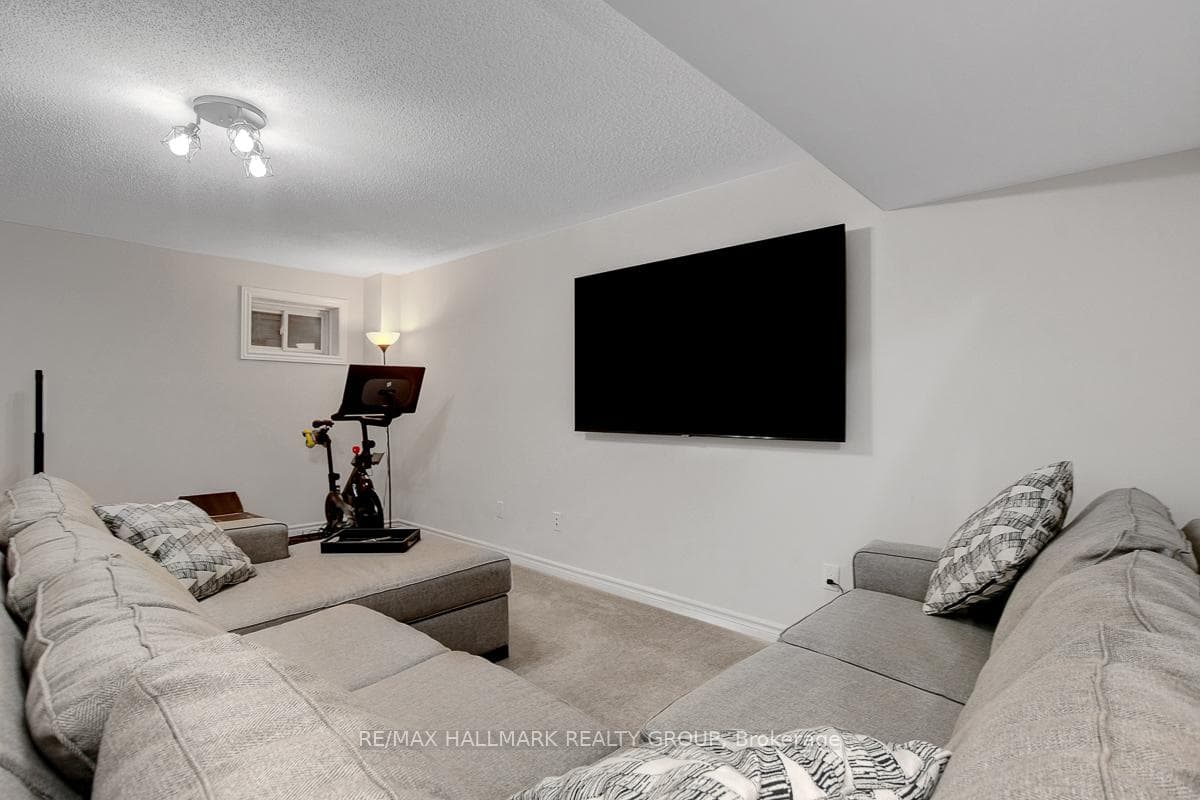 14 Darvoy Mews photo 32