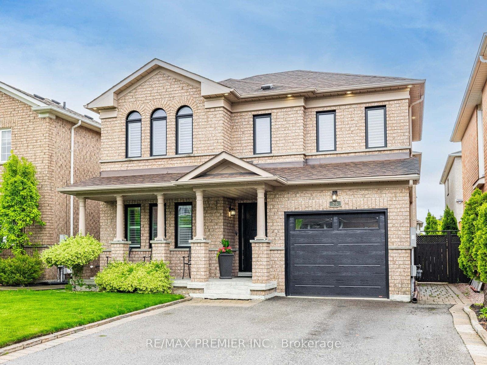 25 Skylark Drive photo 2