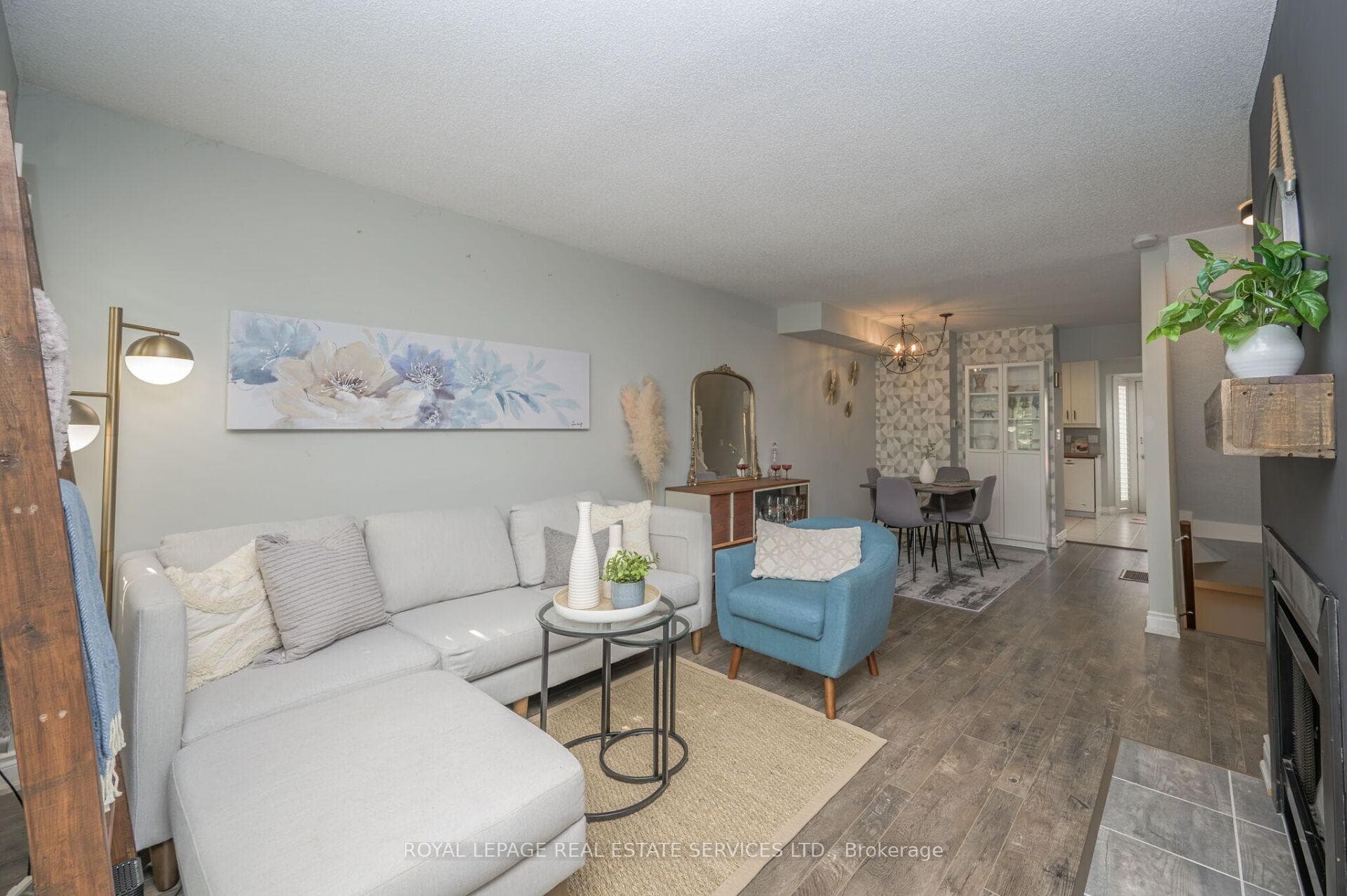 895 Maple Avenue Unit 406 photo 3