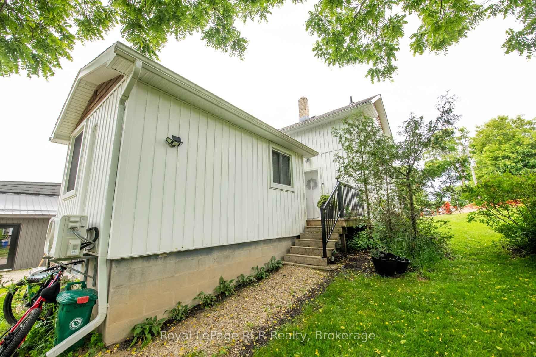 21 ARTHUR STREET WEST Street Unit A & B & C photo 5