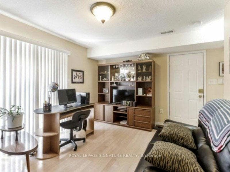 1565 Woodhenge Way photo 10