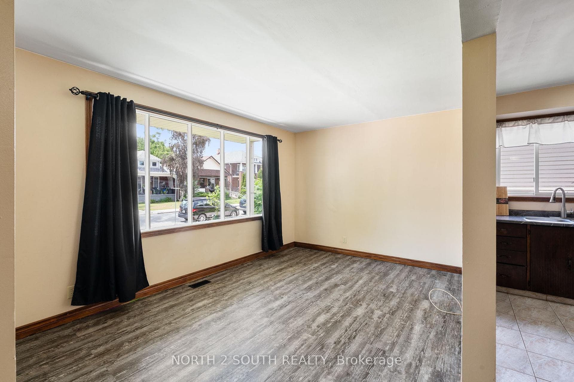 1360 Goyeau Street photo 4