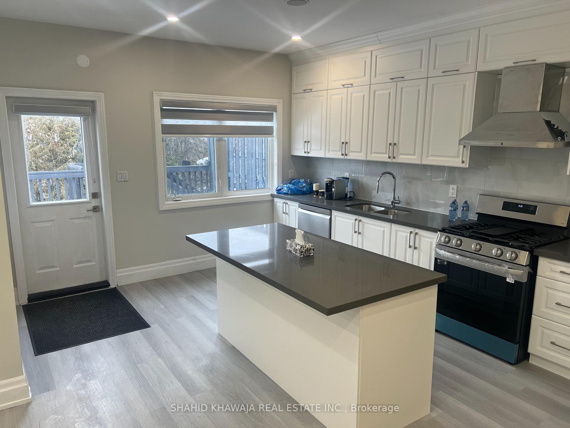 370 Queen Street Unit C photo 2