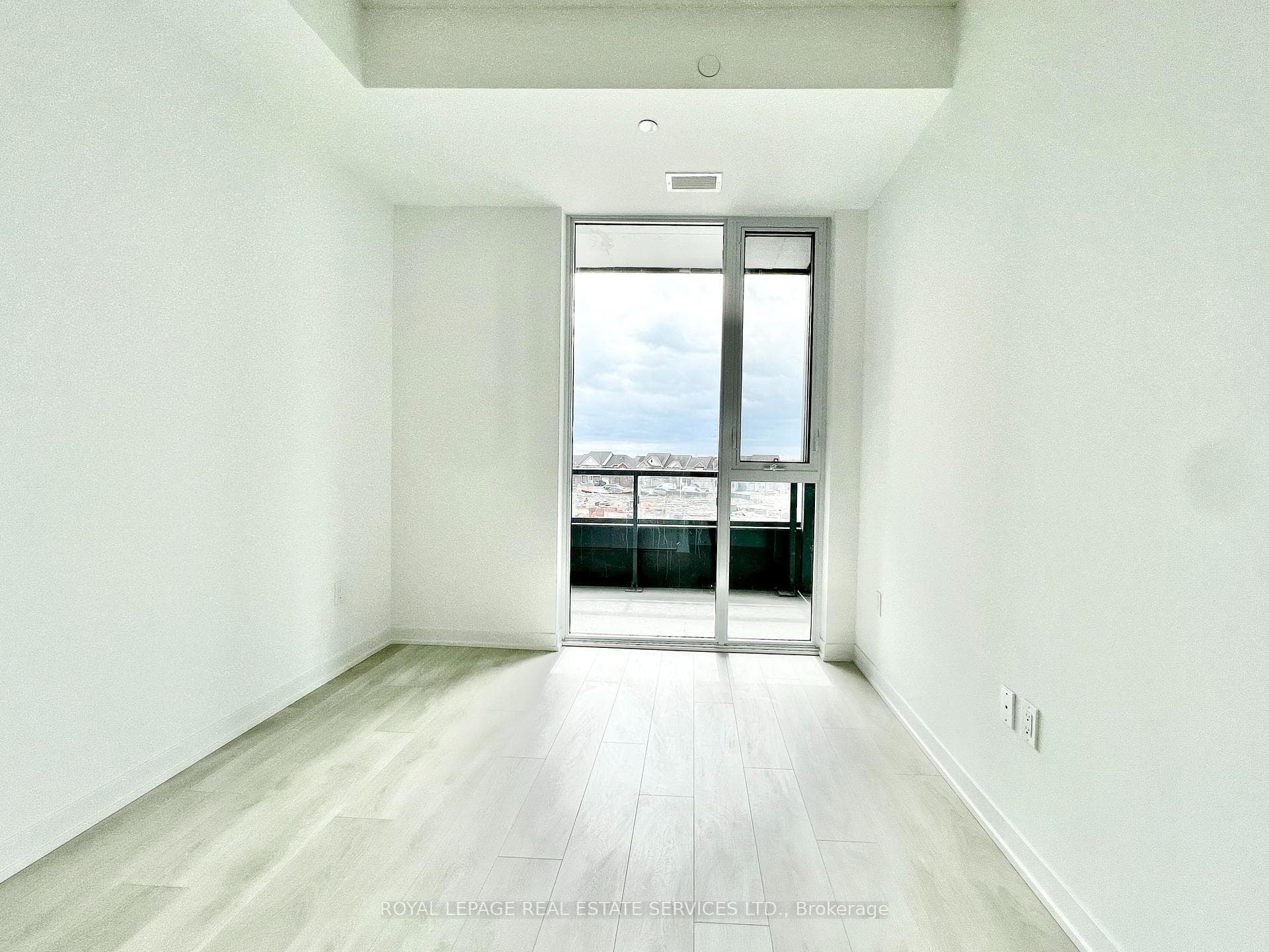 Bedroom O/L Balcony