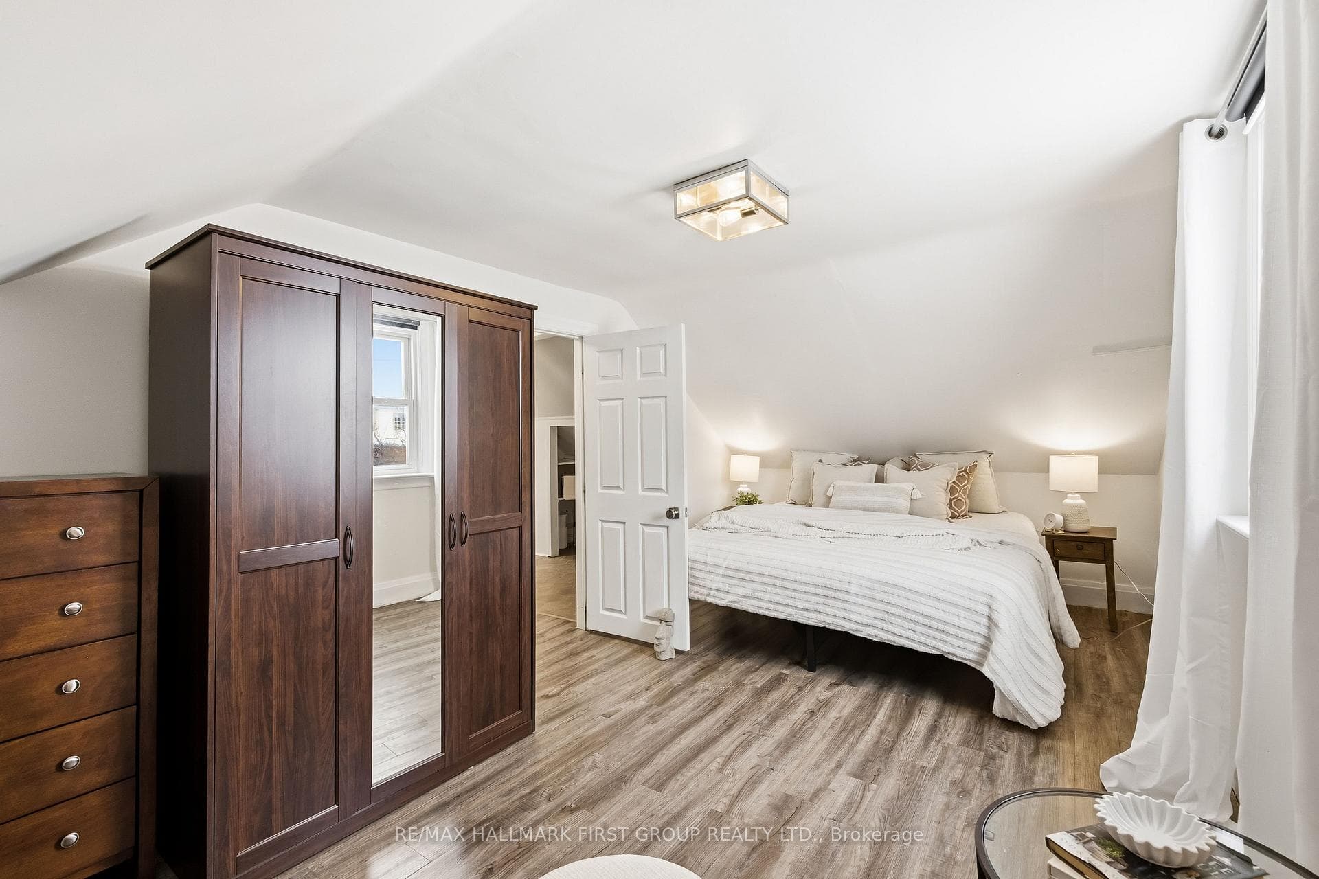 325 Elgin Street photo 17