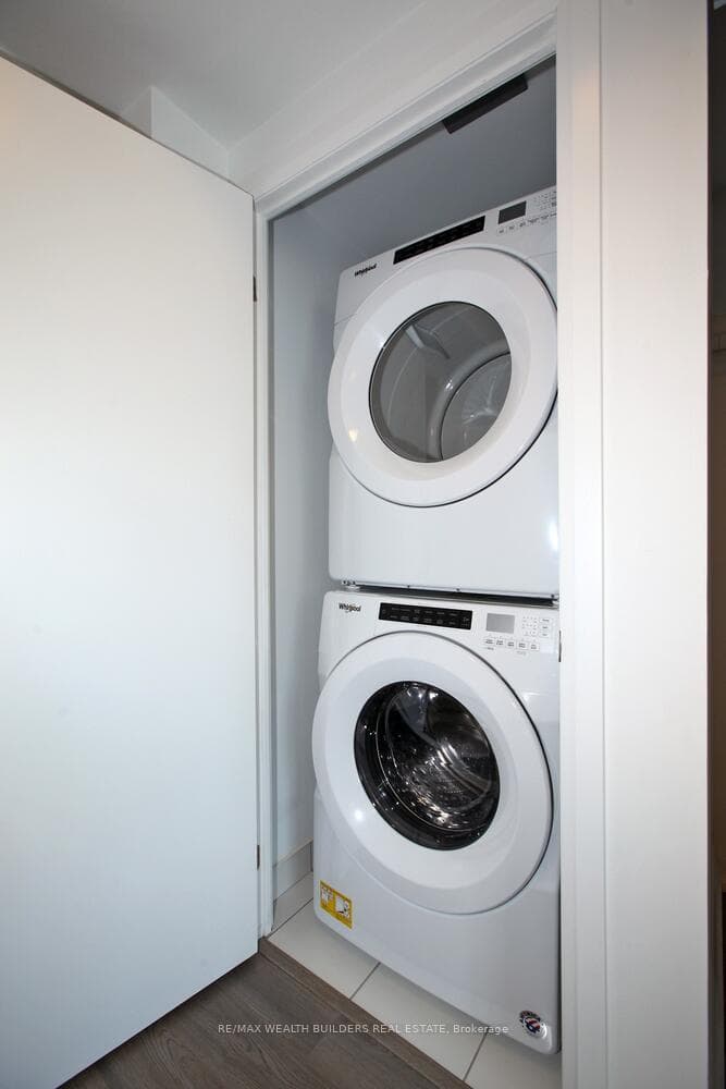 77 Mutual Street Unit 1005 photo 25