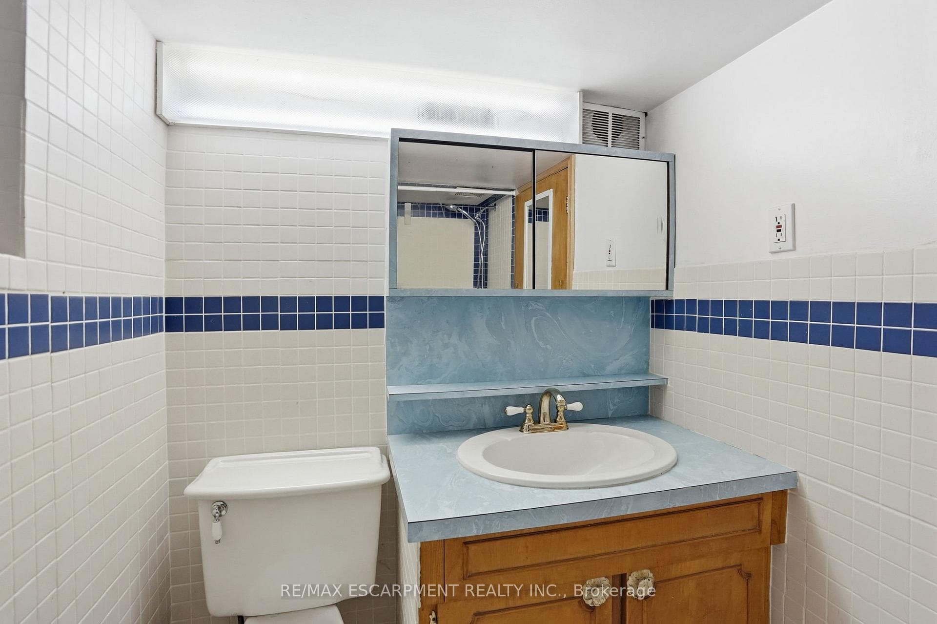 17 Tuxedo Avenue photo 42