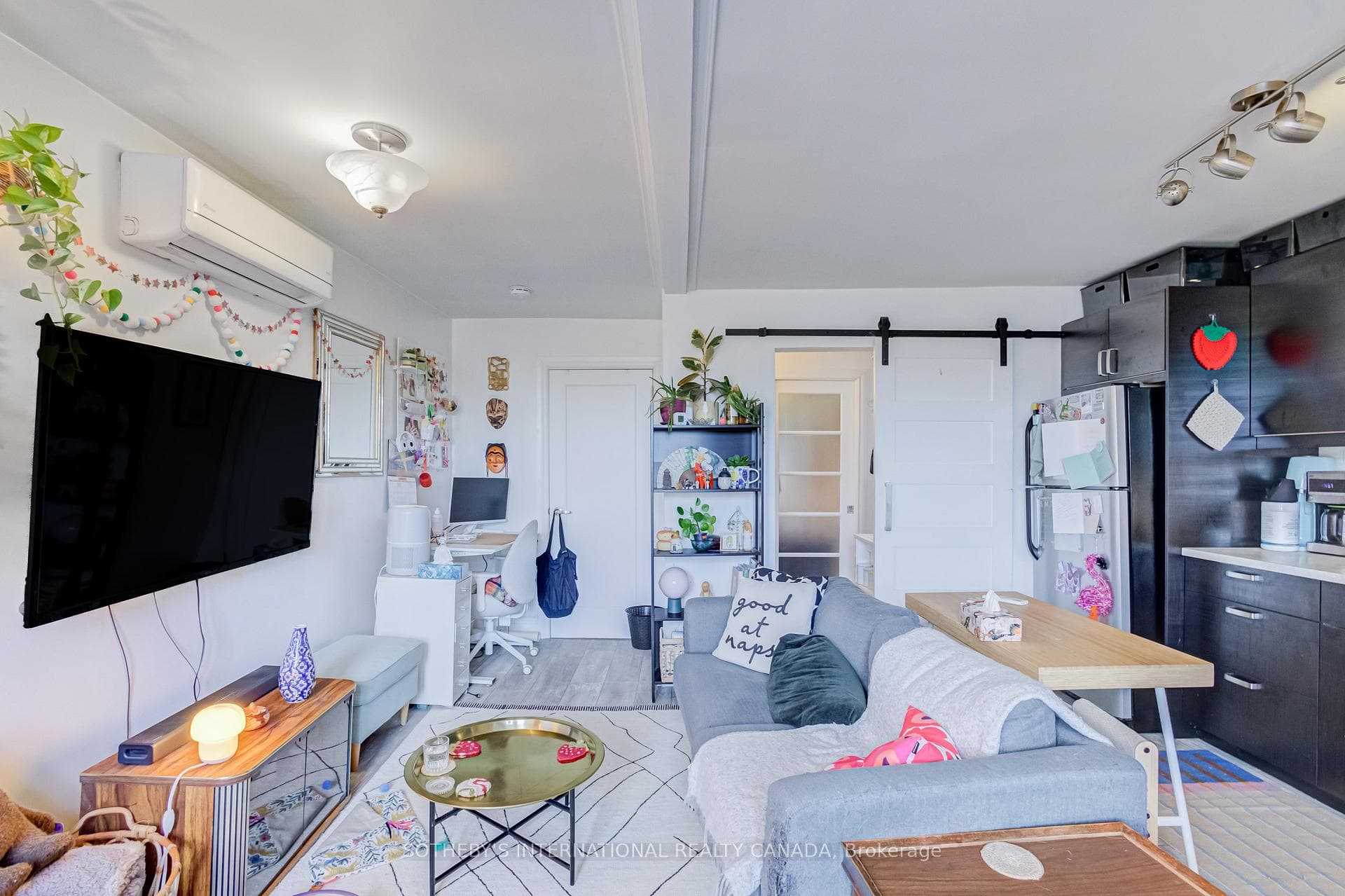 1213 College Street photo 25