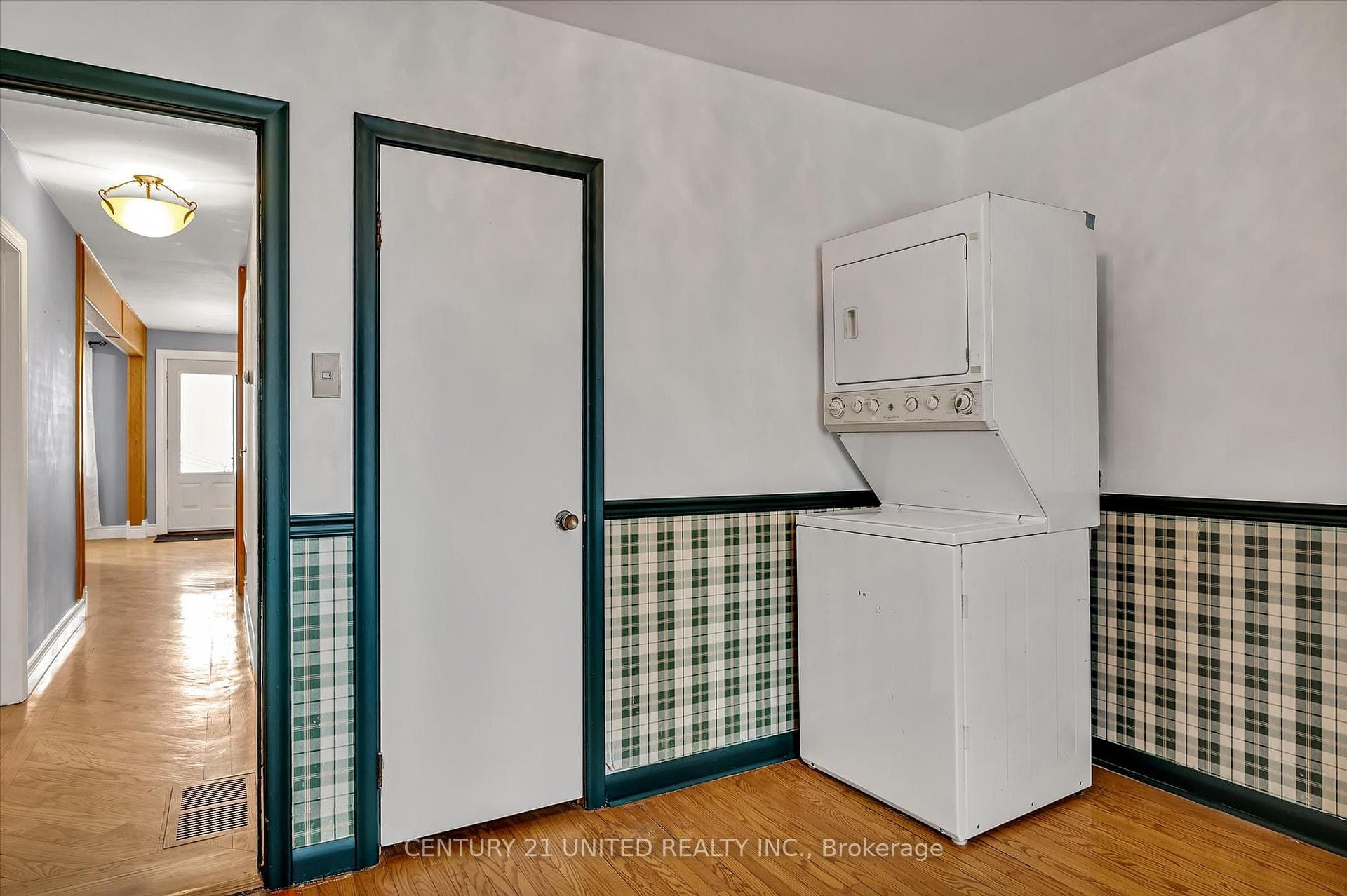 891 Ford Street photo 19