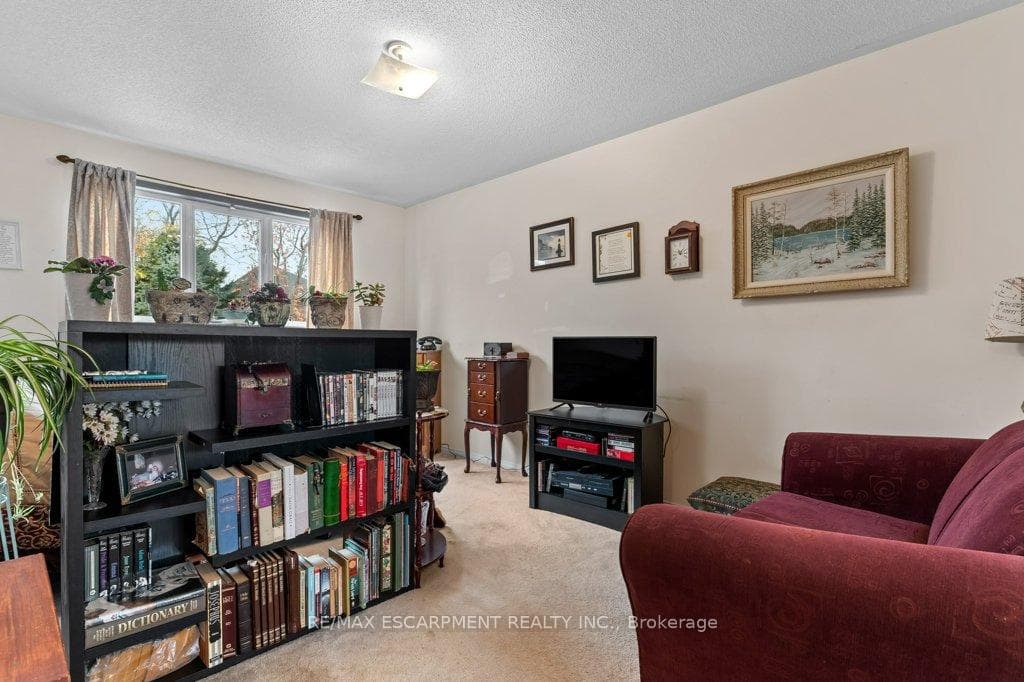 76 Morrison Crescent photo 32