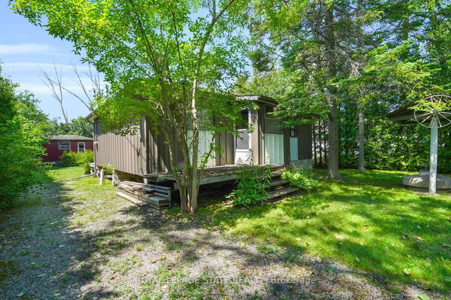 104 Farley Circle photo 2