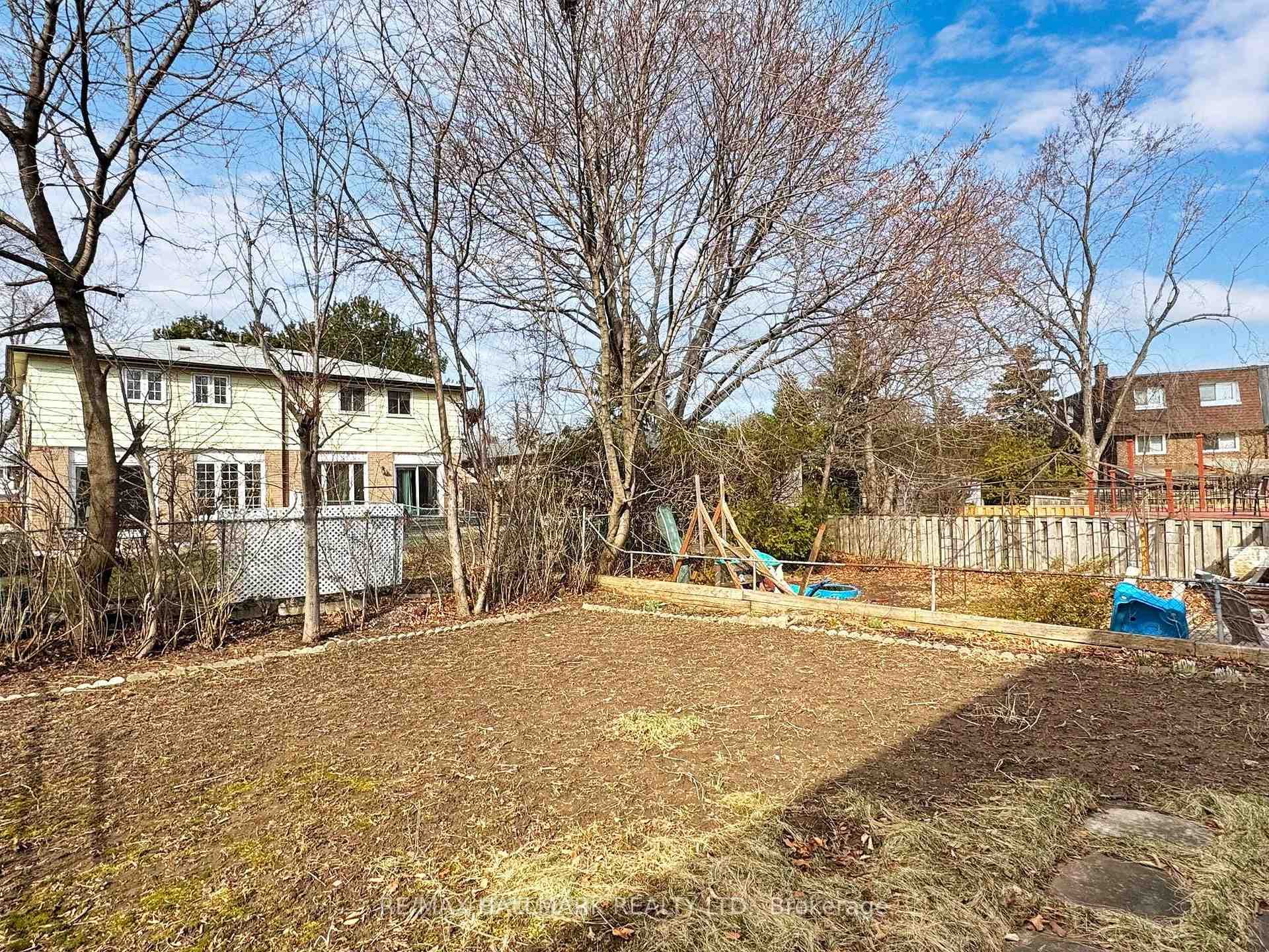 129 Sexton Crescent photo 34