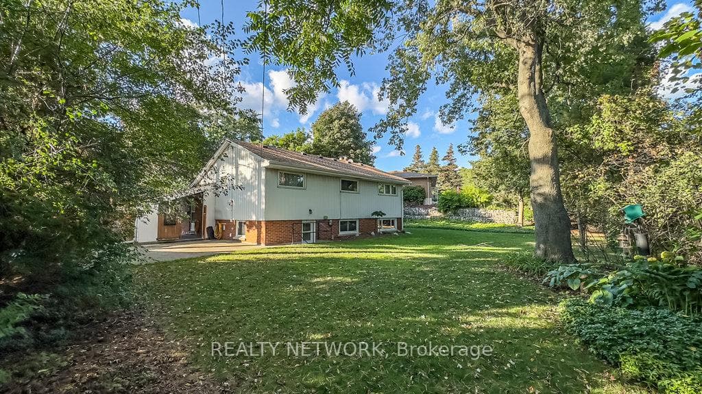 129 Oneida Boulevard photo 30