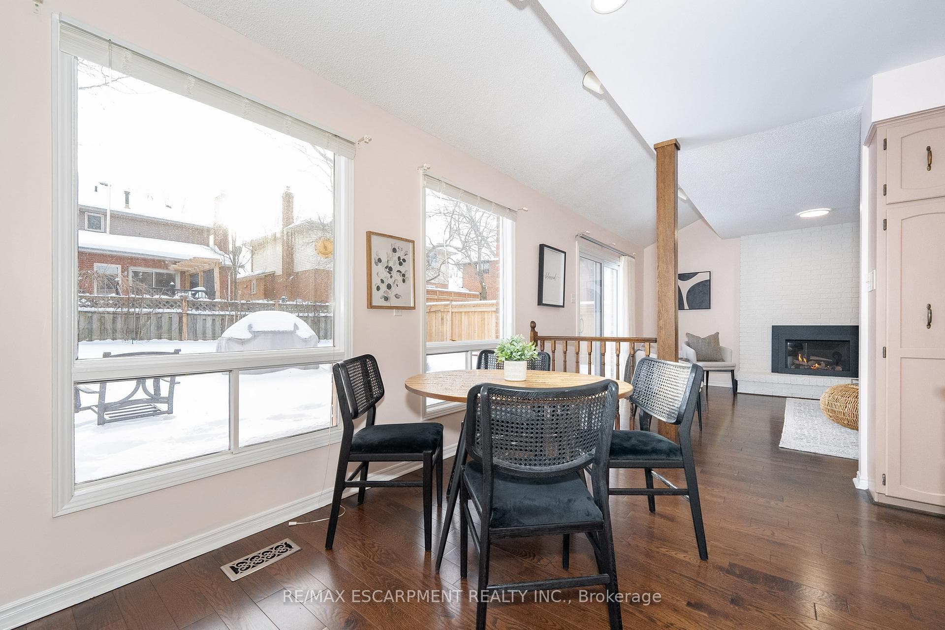 2068 Headon Road photo 16