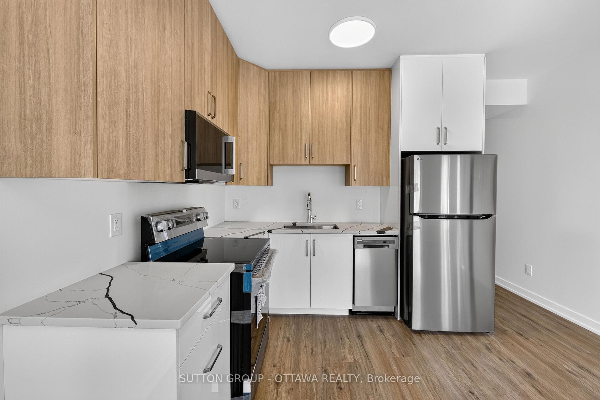 944 Woodroffe Avenue photo 6
