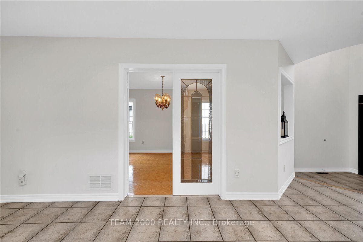 26 Crown Crescent photo 11