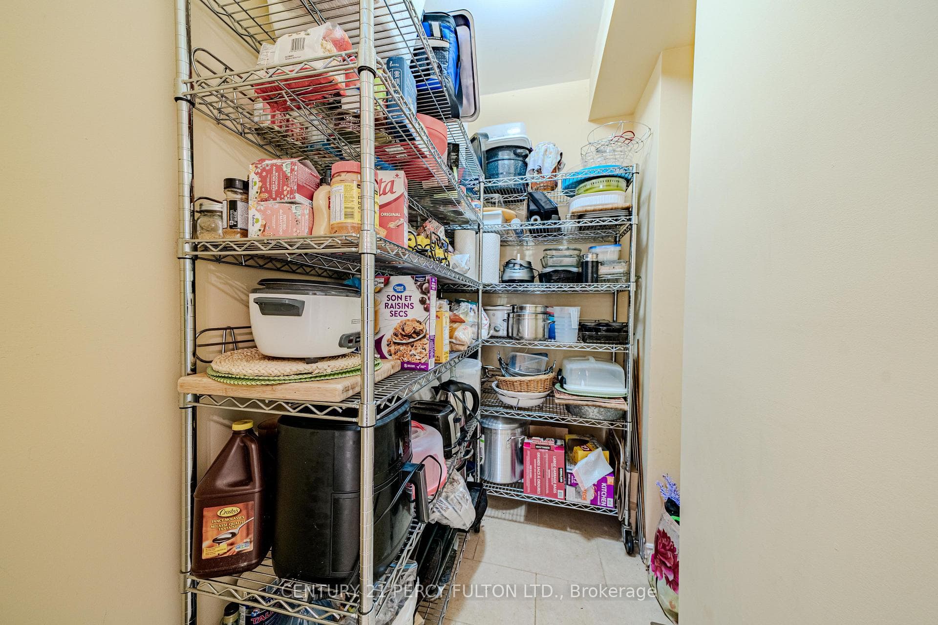 30 Willowgate Dr - pantry
