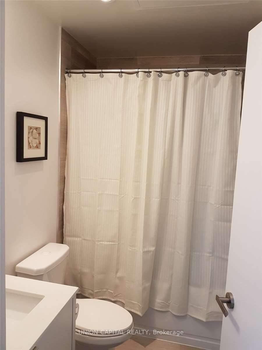 88 Harbour Street Unit 7002 photo 6