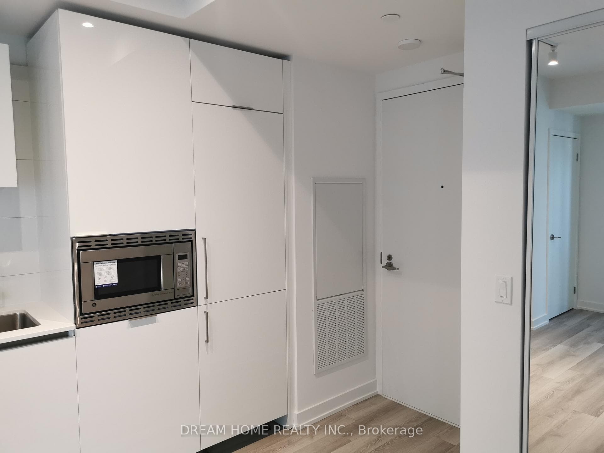 121 St Patrick Street Unit 516 photo 2