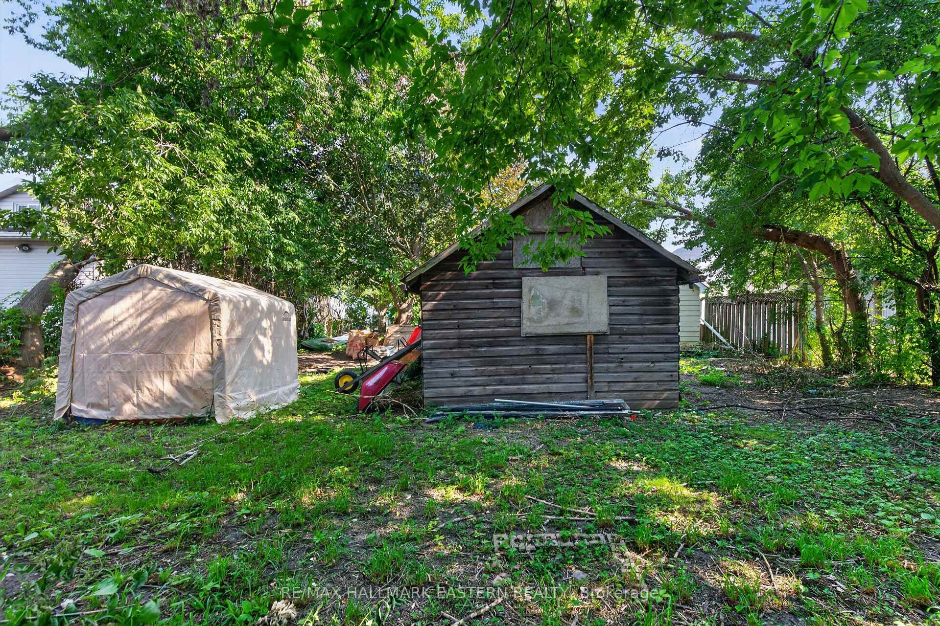 714 Chamberlain Street photo 48