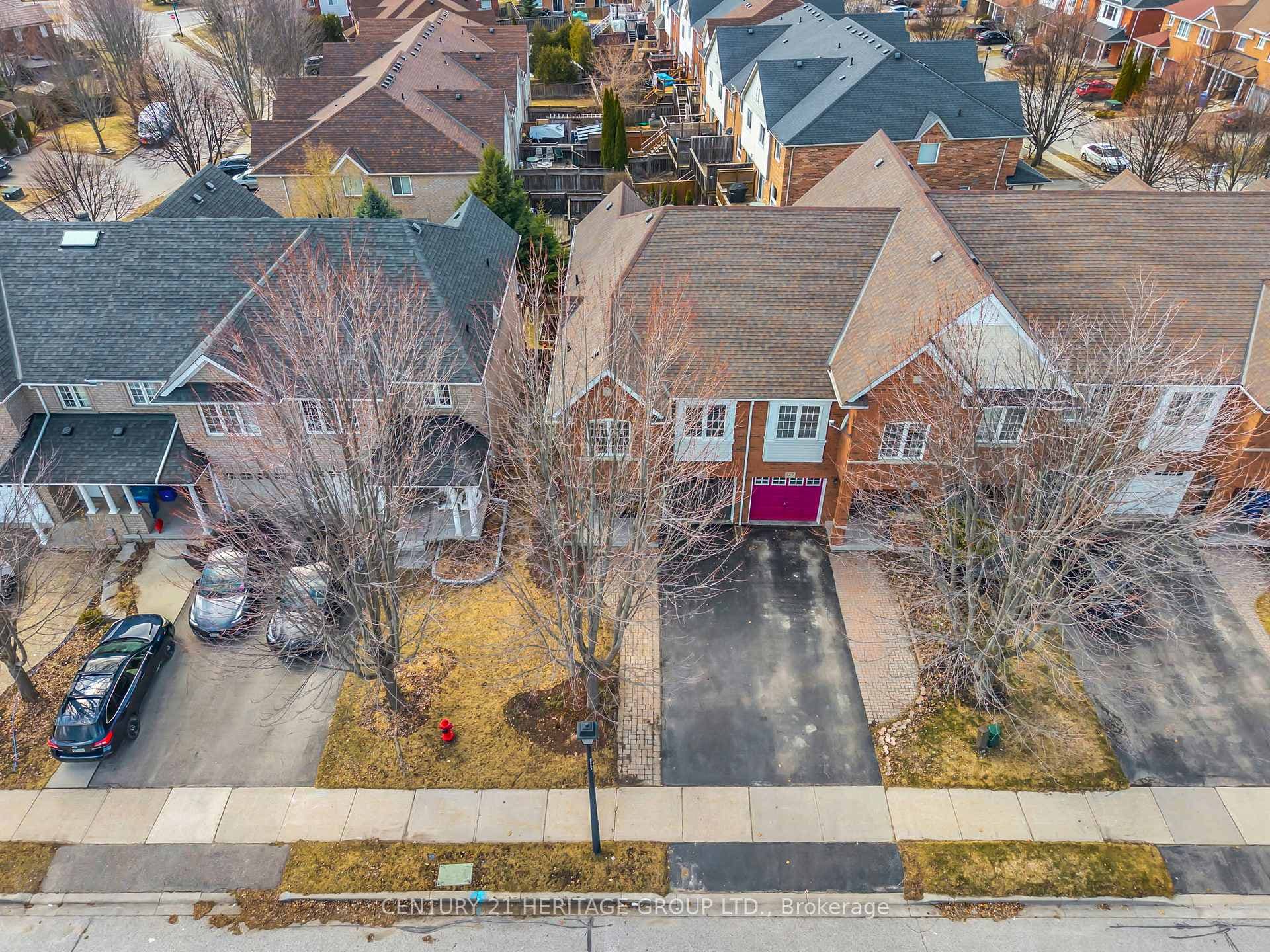 129 Hartford Crescent photo 48