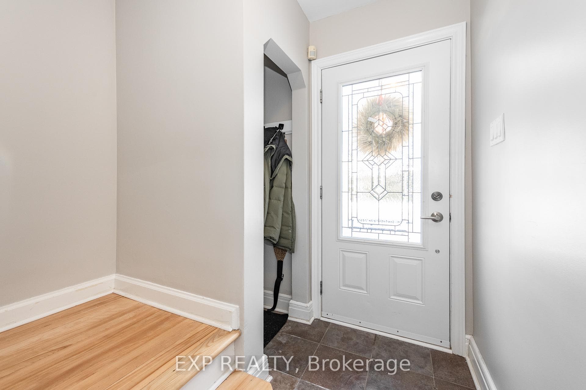 524 Wolffdale Crescent photo 4