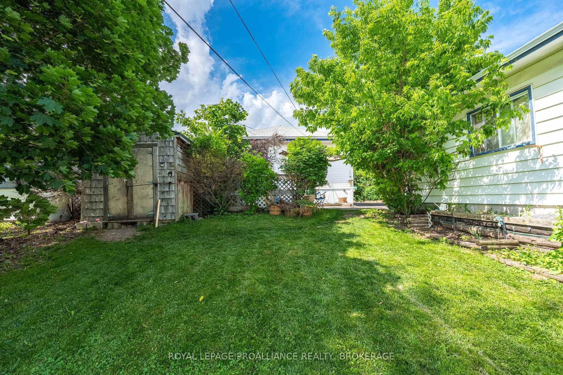 260 Elmwood Street photo 37