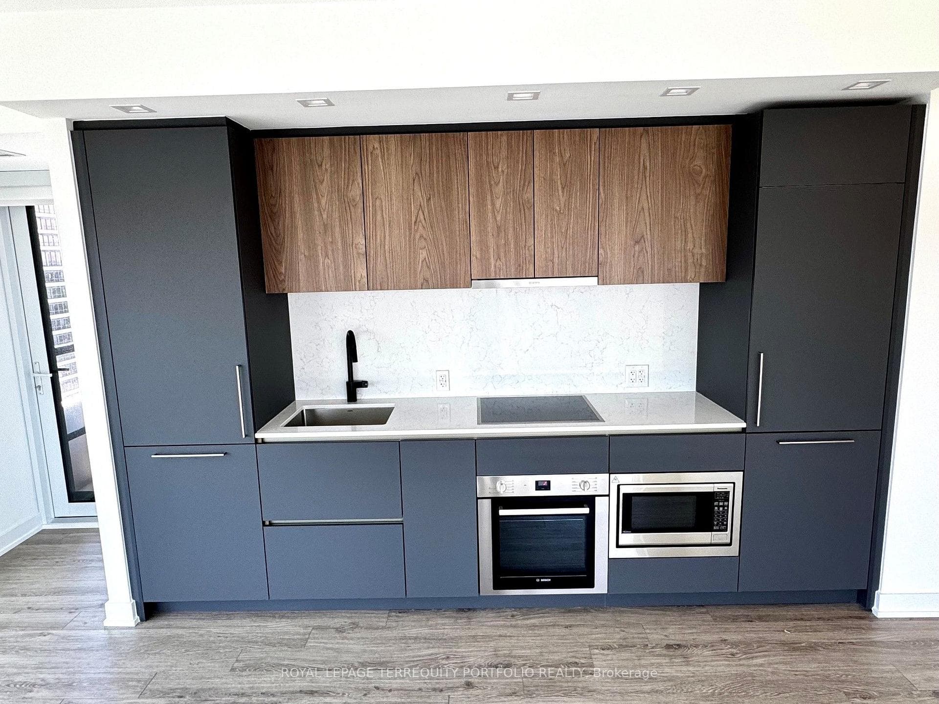 609 Sherbourne Street Unit 3102 photo 3