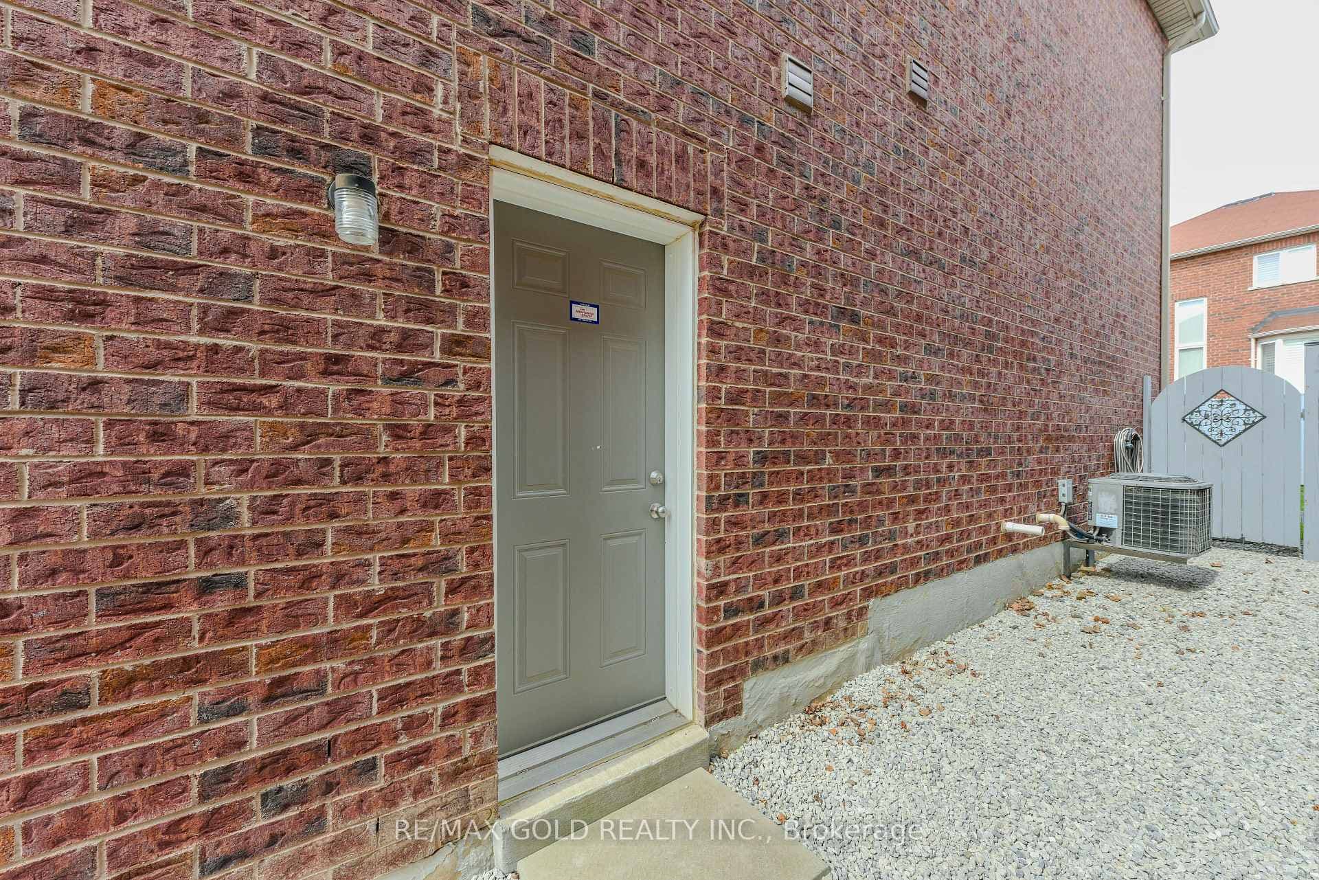 35 Amaranth Crescent photo 7