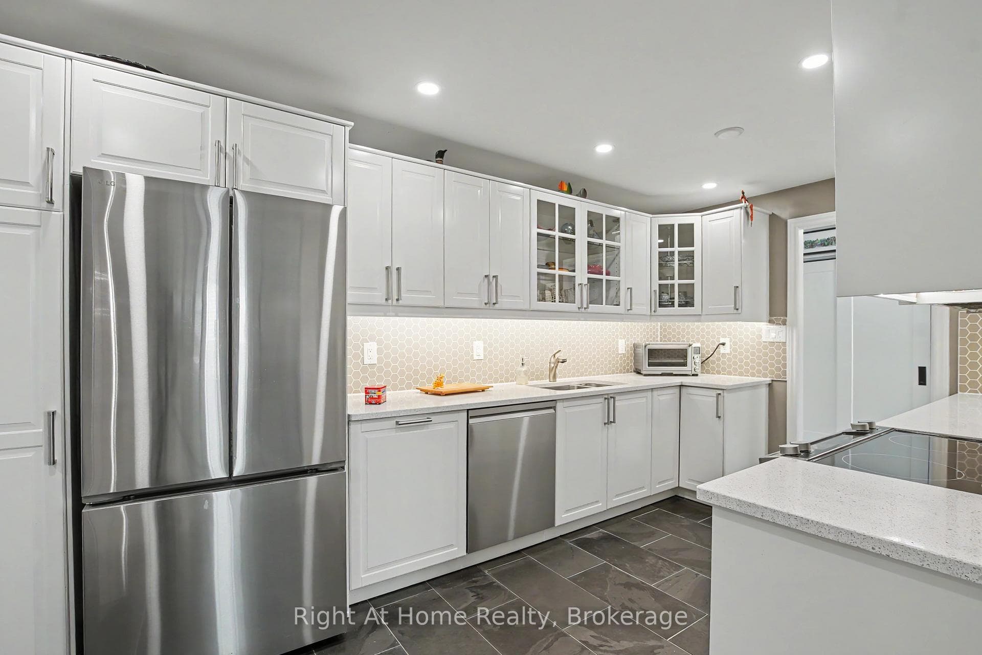 2121 Lakeshore Road Unit 405 photo 20