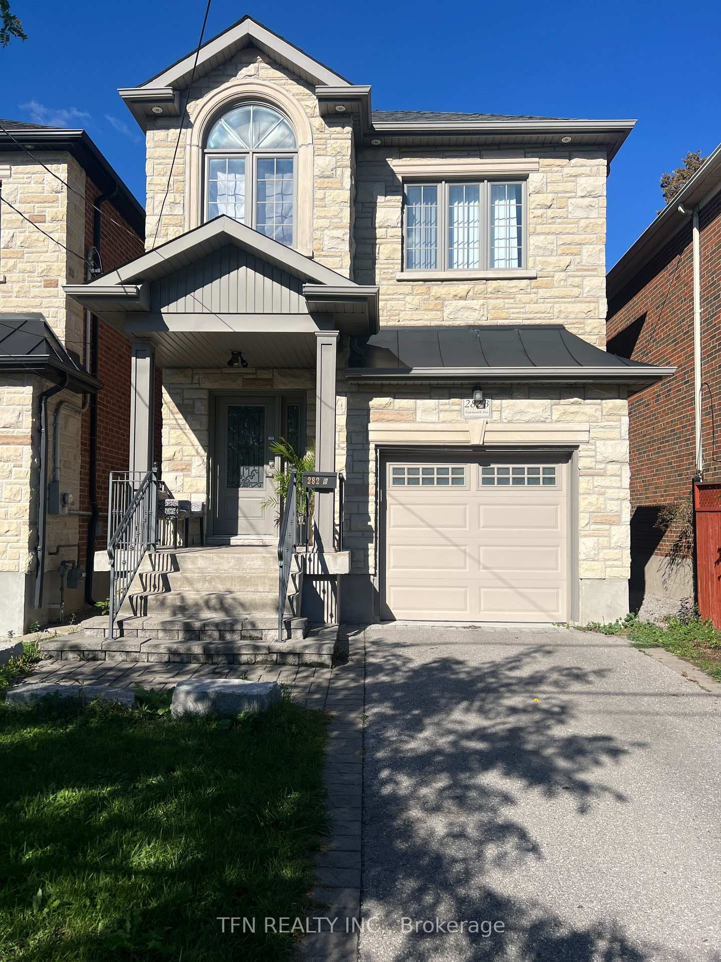282B Aylesworth Avenue photo 1