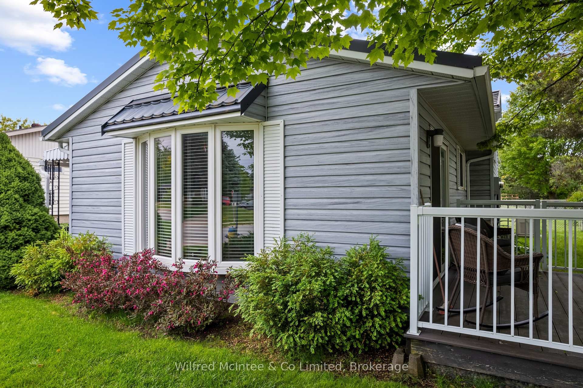 455 Bruce Street photo 8