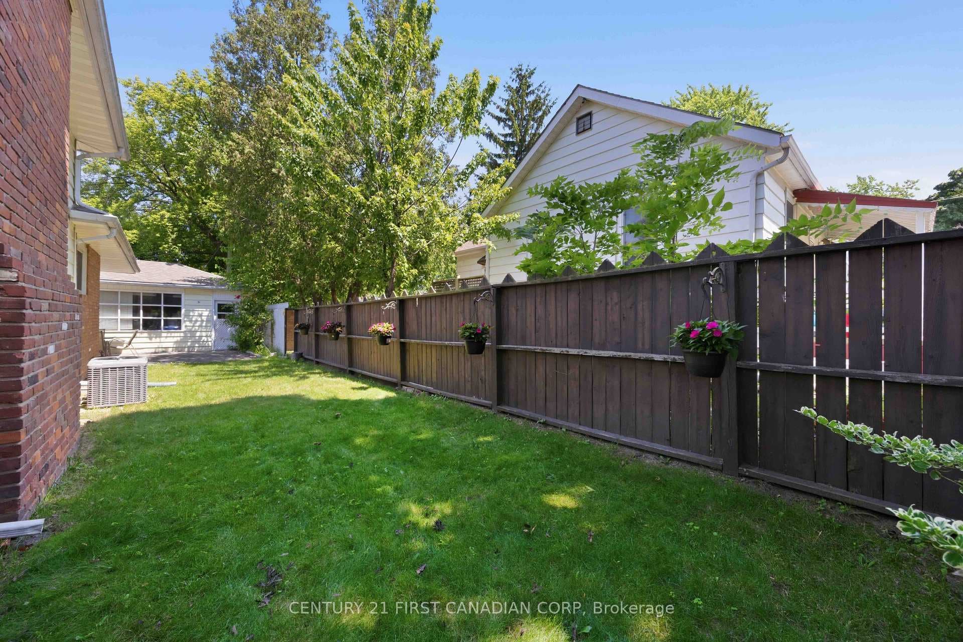 184 Durand Street photo 30