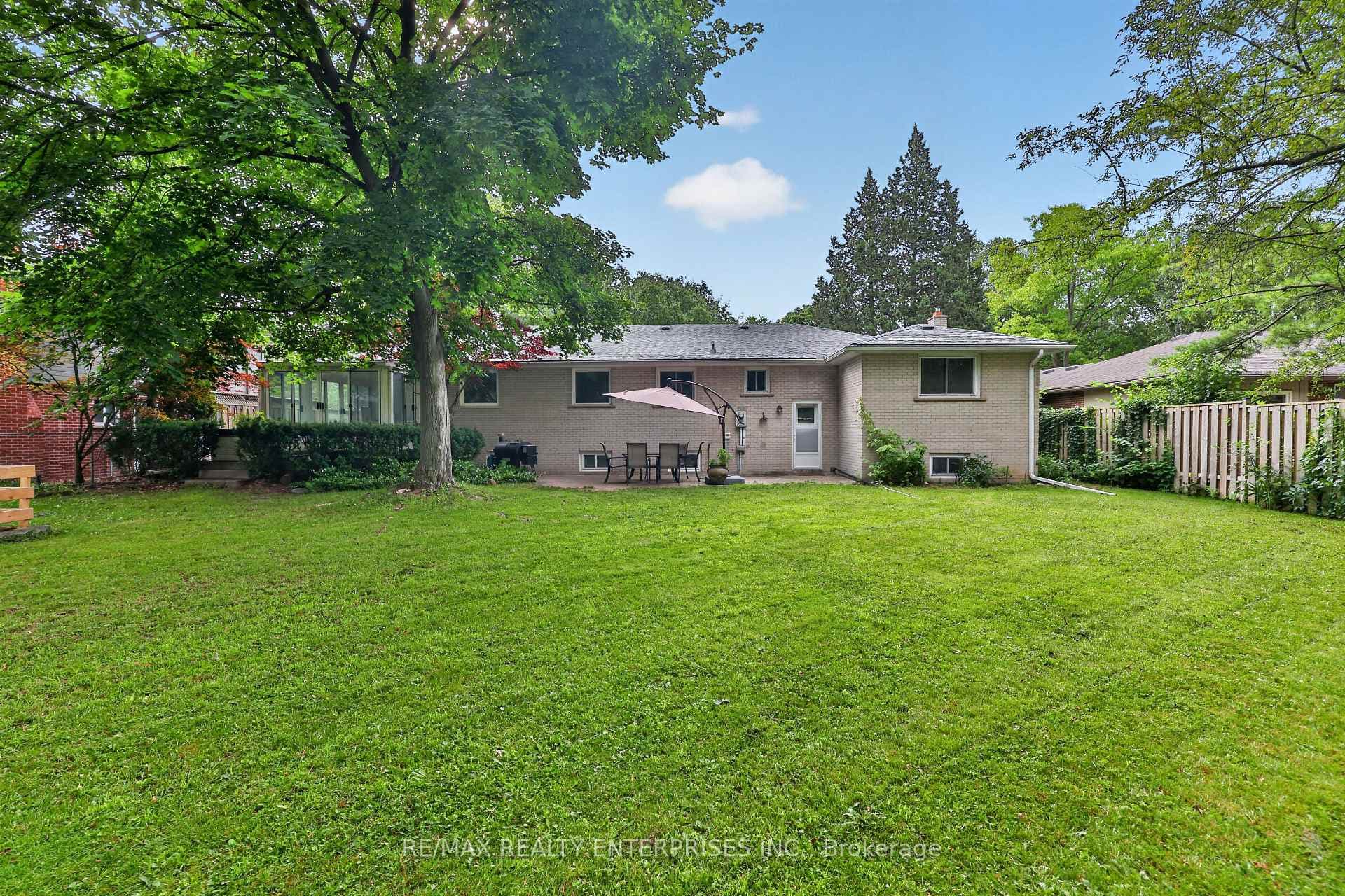 975 Cresthampton Lane photo 36