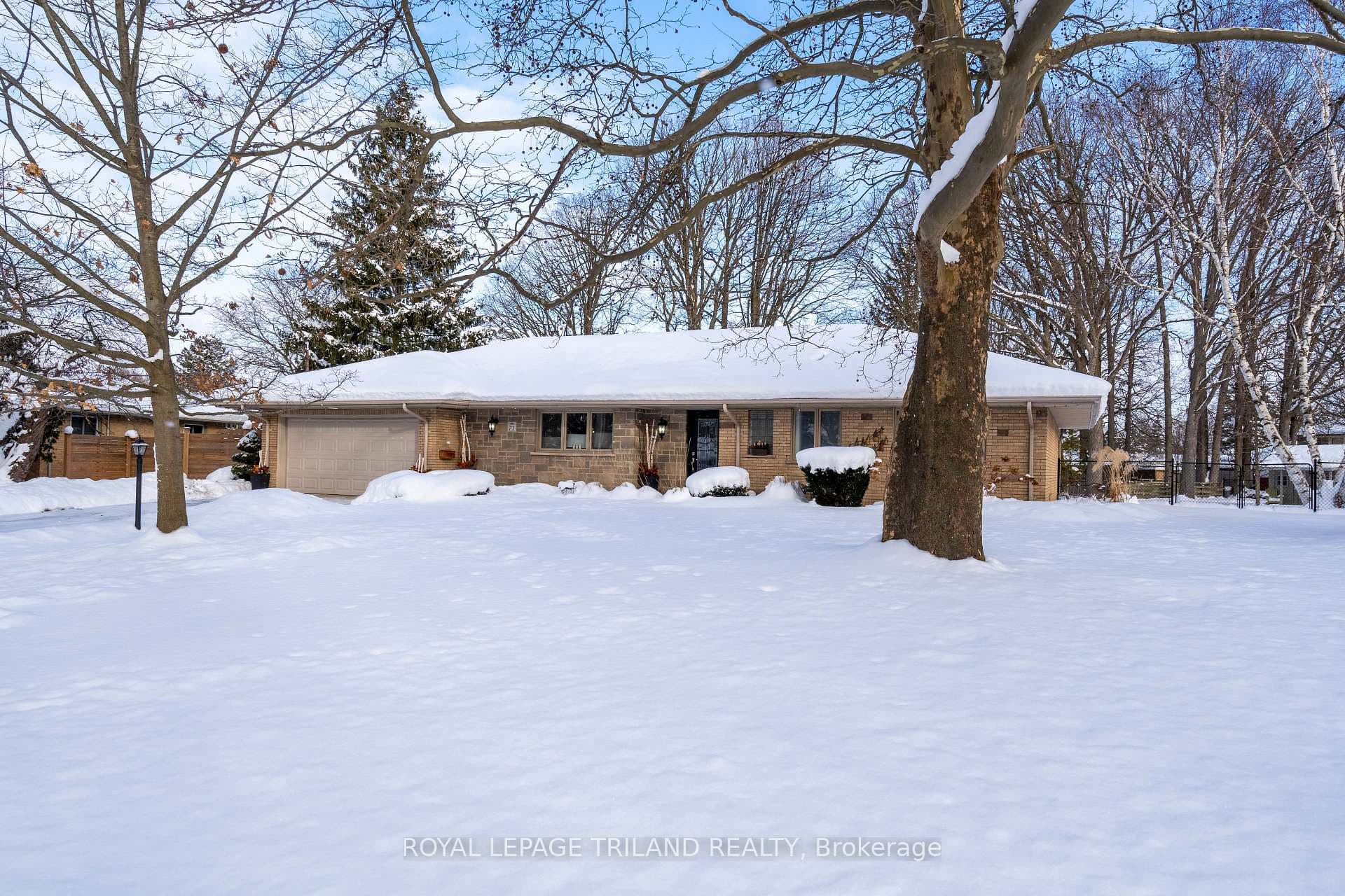 71 Kingsford Crescent photo 1